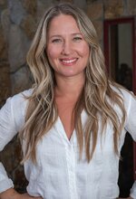 Photo of Laurenn Aimee Schiek, Broker